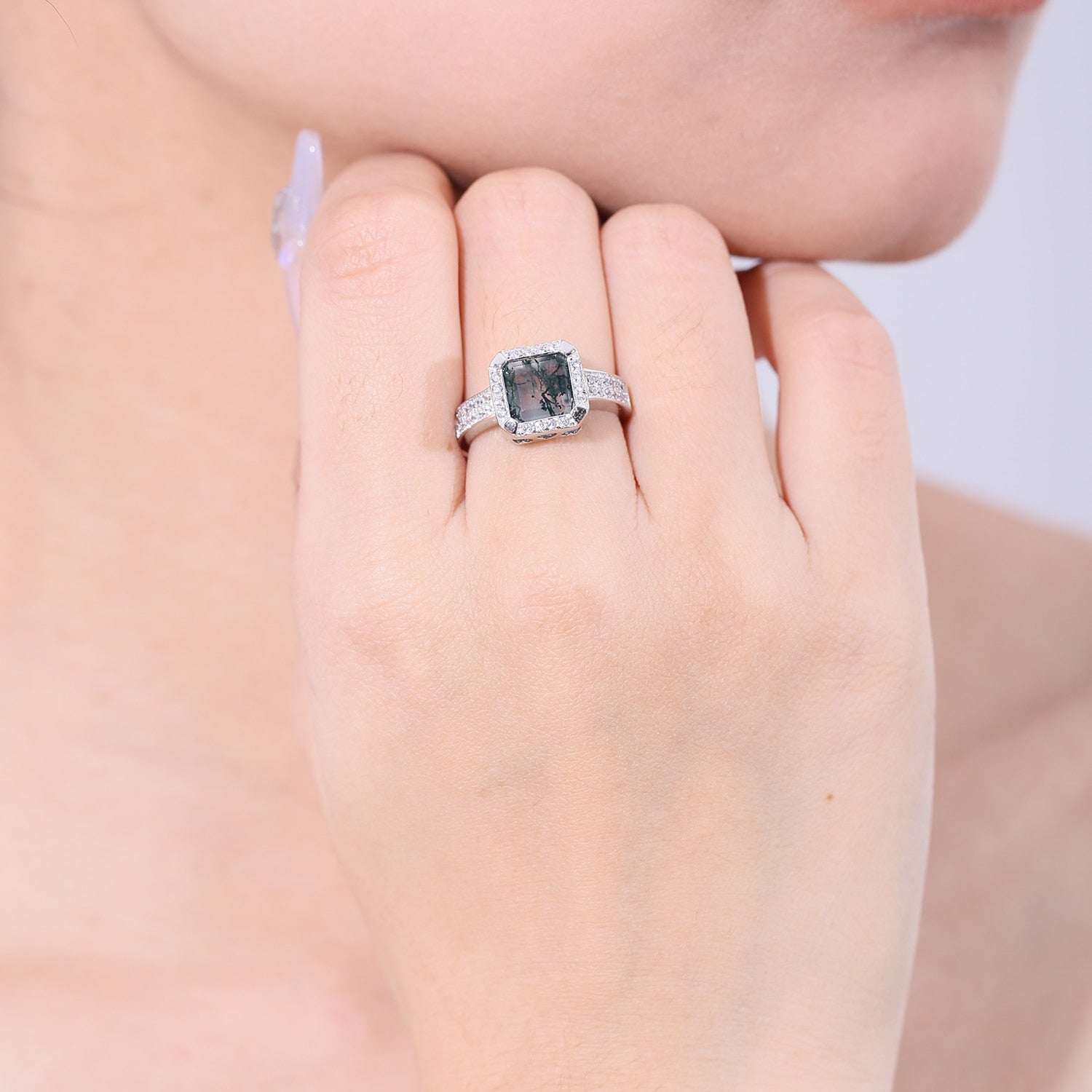 Herrenring aus Moosachat mit quadratischer Halo-Fassung in Silber | Shop Nory