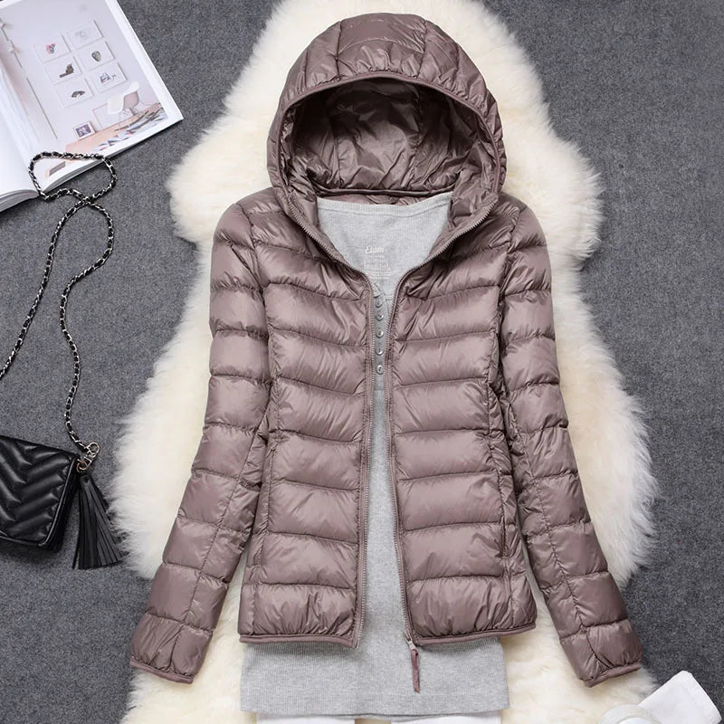 ShopNory | Ultraleichte Damen Daunenjacke mit Kapuze