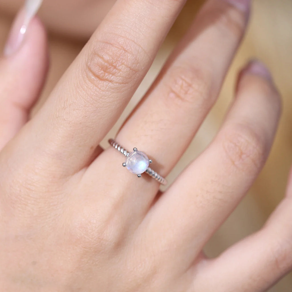 Echter Mondsteinring aus zierlichem und schlichtem Sterlingsilber | Shop Nory