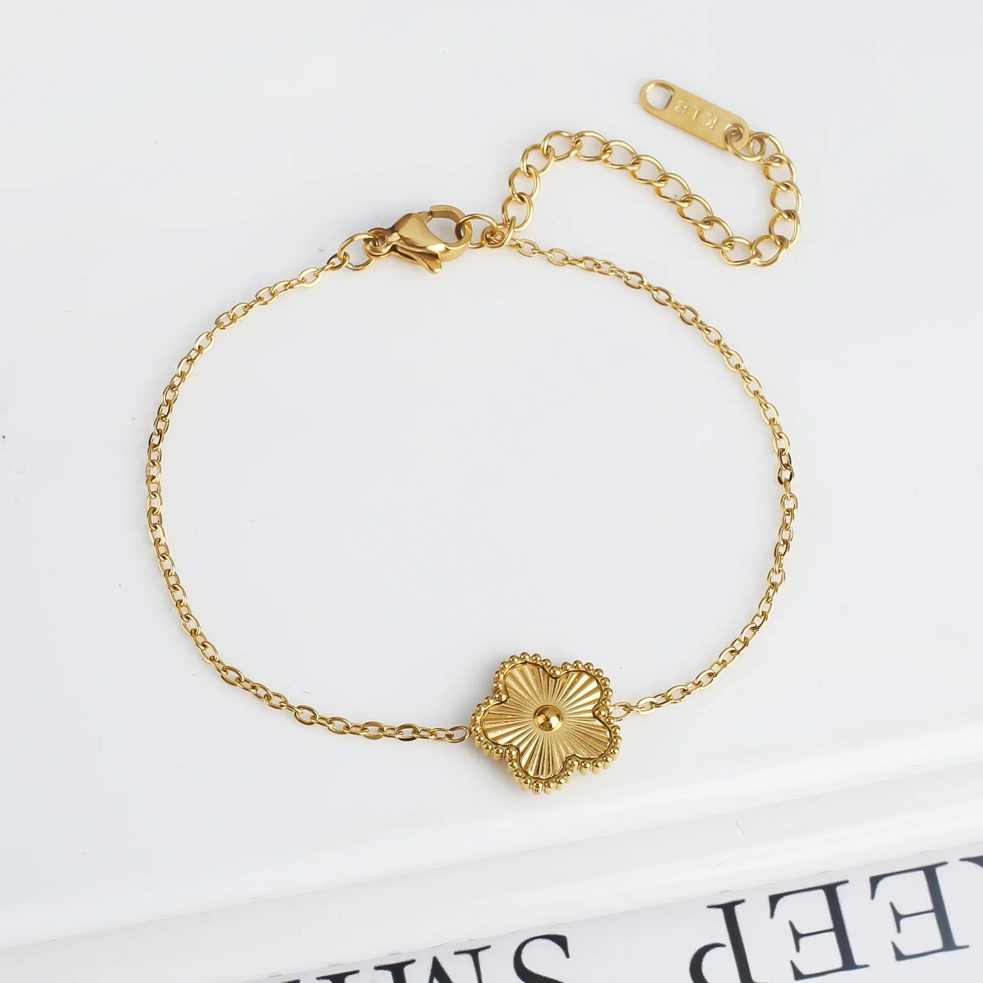 Klassisches Edelstahl Fünf-Blumen-Armband für Damen Shop Nory