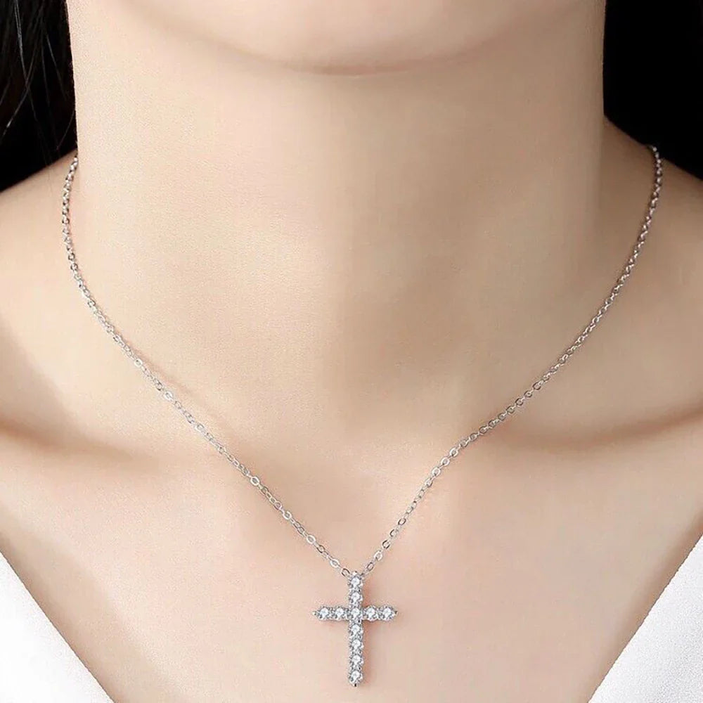 Luminöse Moissanit Kreuzkette - Erschwinglicher Luxus | Shop Nory