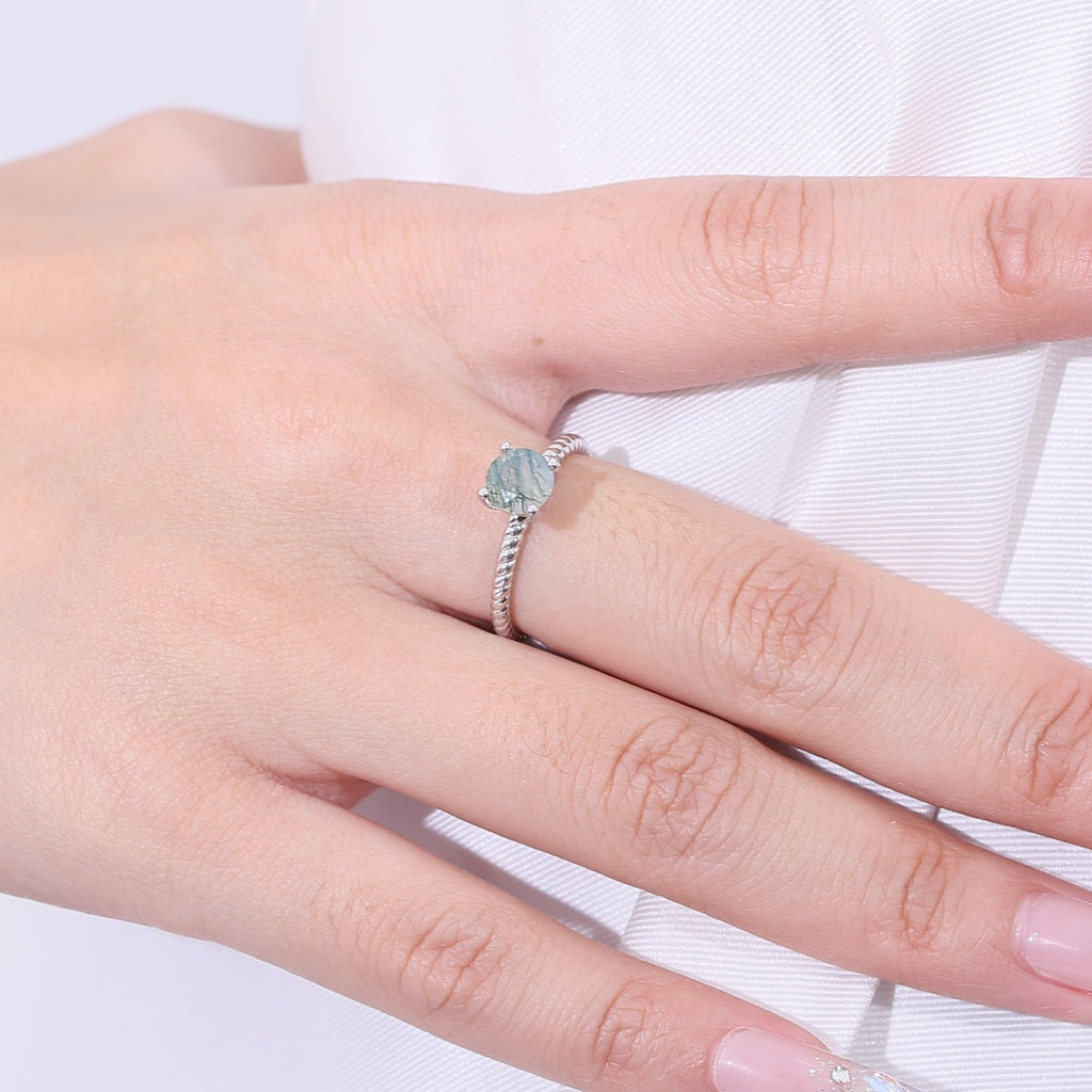Damen-Solitärring aus Moosachat, minimalistisch und zierlich in Silber | Shop Nory