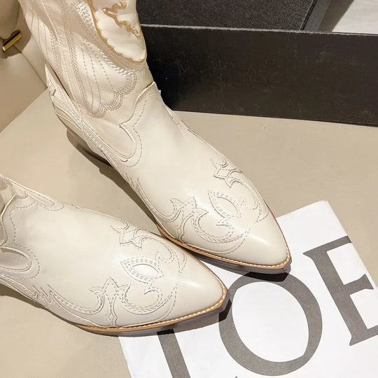 Bestickte Cowboy-Stiefel