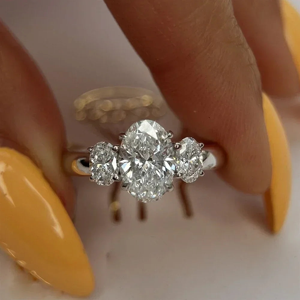 Luminous Eleganz: 6ct Moissanit Diamantring in 18k Gold | Shop Nory