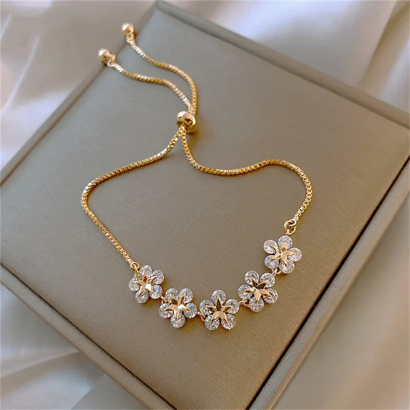 Elegante eingelegte Strassblumenarmbänder | Shop Nory