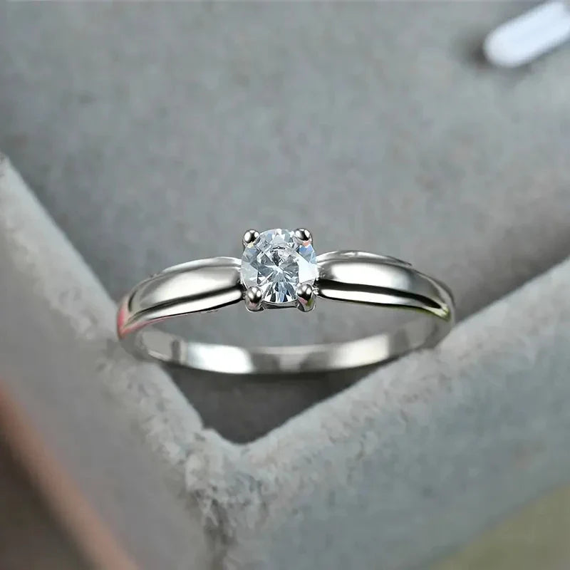 Eleganter Ring mit kubischem Zirkonia für Verlobungen für Frauen | Shop Nory