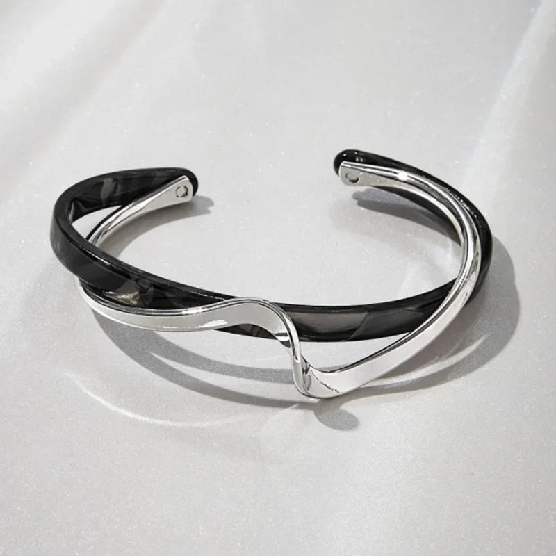 Elegante geometrische Metallarmbänder für Frauen | Shop Nory