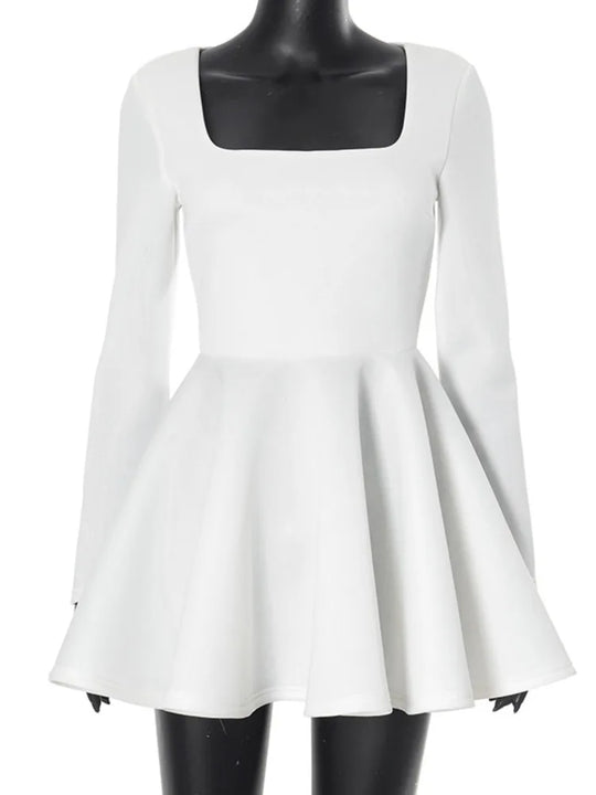 Elegantes Weißes Mini-Kleid Mit Quadrat-Ausschnitt