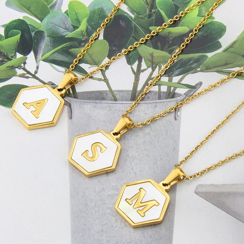 Gold Hexagon Initial Letter Anhängerkette | Shop Nory