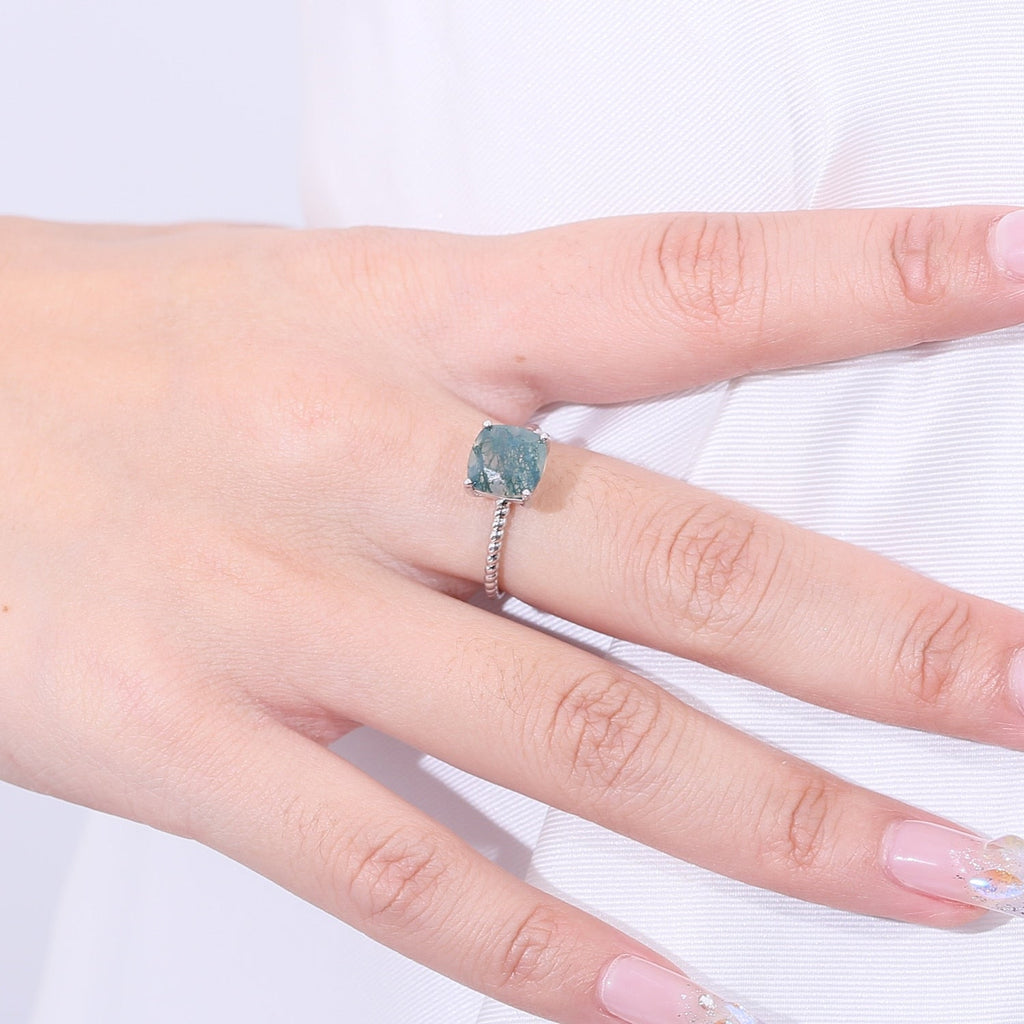 Ring aus natürlichem Moosachat in quadratischer Form in Silber | Shop Nory
