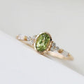 Cool erfrischender olivgrüner Edelsteinring | Shop Nory