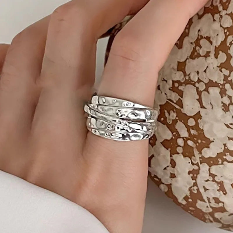 Gestapelter silberfarbener verstellbarer Ring | Shop Nory