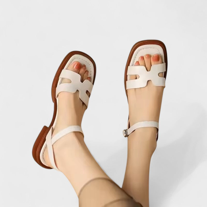 Klassische Sandalen