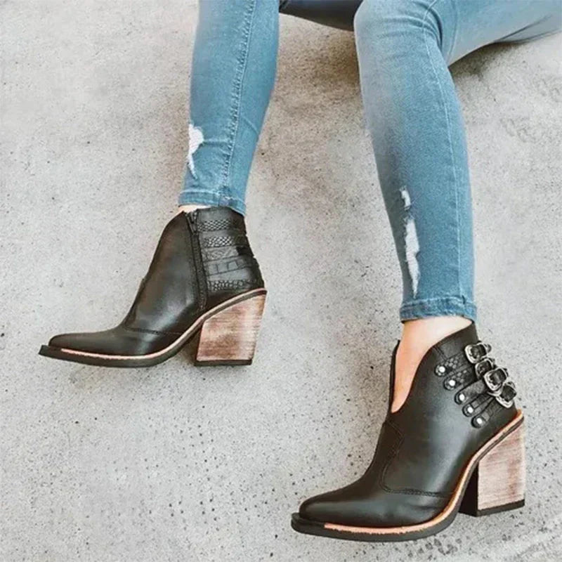 Shopnory | Stiefel mit Nieten und Klobigem Schnallenverschluss