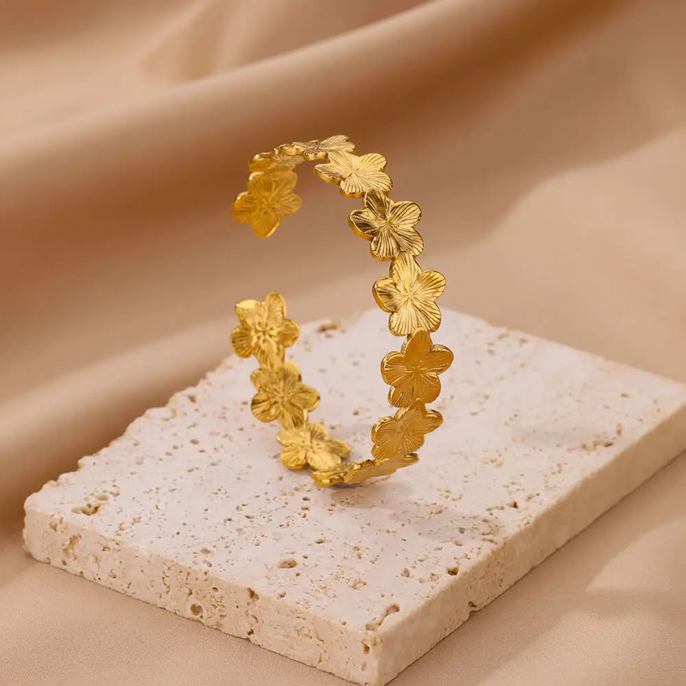 Vintage Floral Armreif – Goldfarbiger Edelstahl-Bangle für Frauen Shop Nory