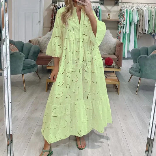 Elegantes Kleid mit Lochstickerei