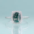 Moosachat-Verlobungsring in silbernem Halo-Ring in rechteckiger Form | Shop Nory