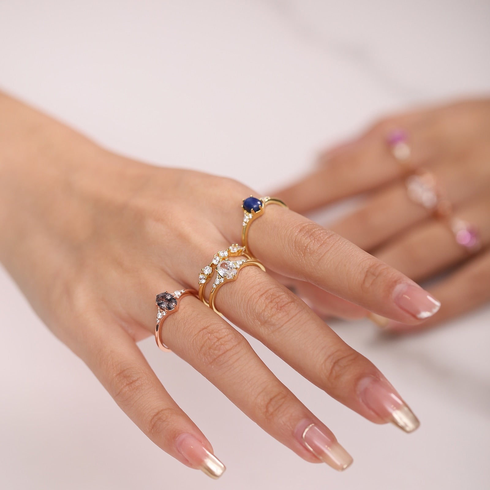 Schwarzer Rutilquarz-Ring, natürlicher Rutilquarz-Verlobungsring im Ovalschliff | Shop Nory