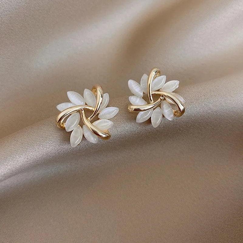 Elegante Opal Petal Circle Stud Ohrringe | Shop Nory