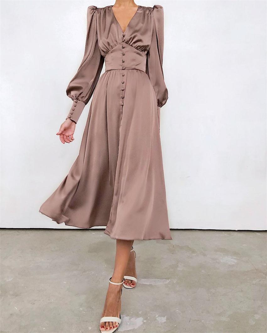 Elegante Satinkleider für Frühling und Sommer