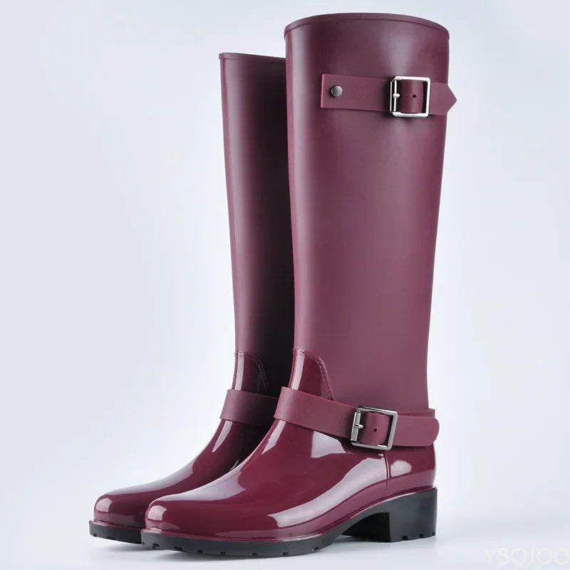 Damen wasserdichte knielange Gummistiefel mit Schnallen & Blockabsätzen