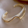 Elegante geometrische Metallarmbänder für Frauen | Shop Nory