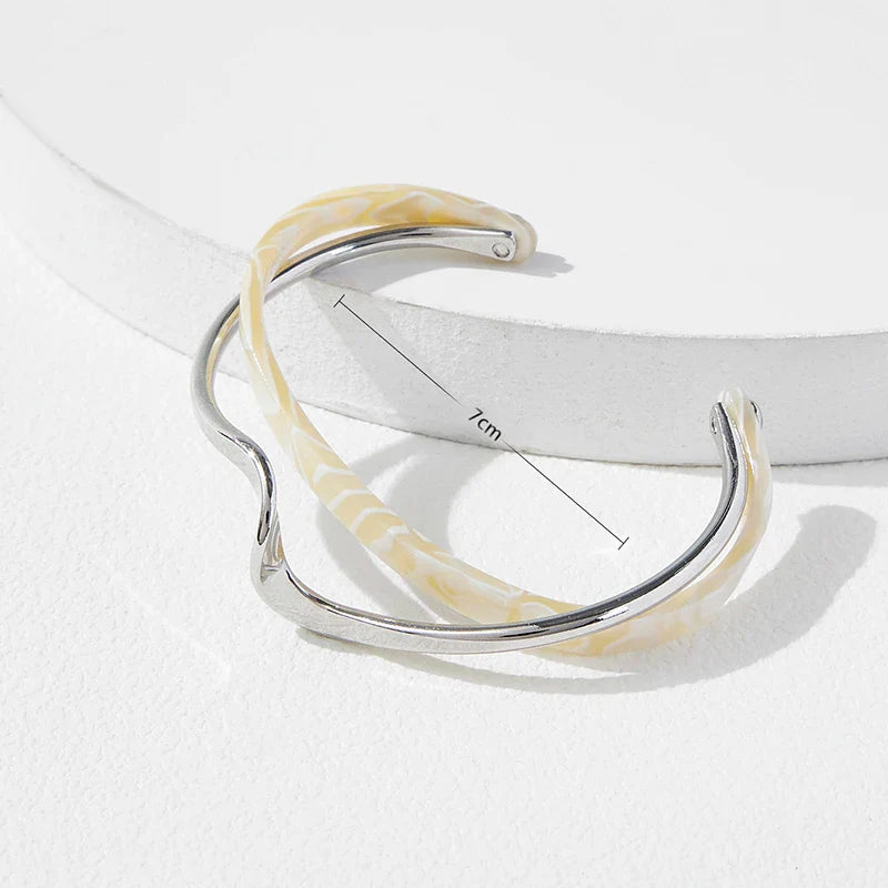 Elegante geometrische Metallarmbänder für Frauen | Shop Nory