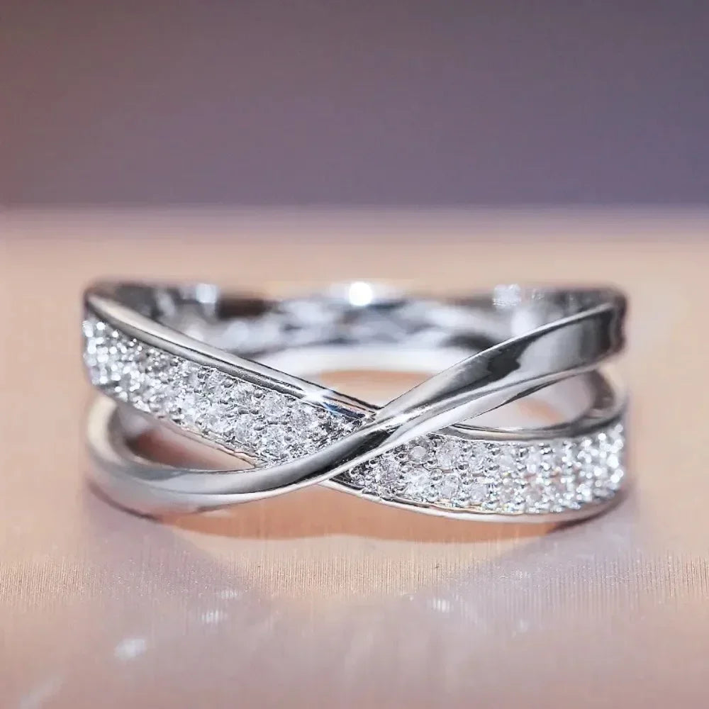 Elegante Zweitönige X-Form Zirkonring für Frauen | Shop Nory