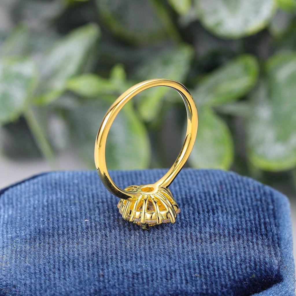 Moissanit-Solitärring mit Halo-Fassung im Rundschliff | Shop Nory