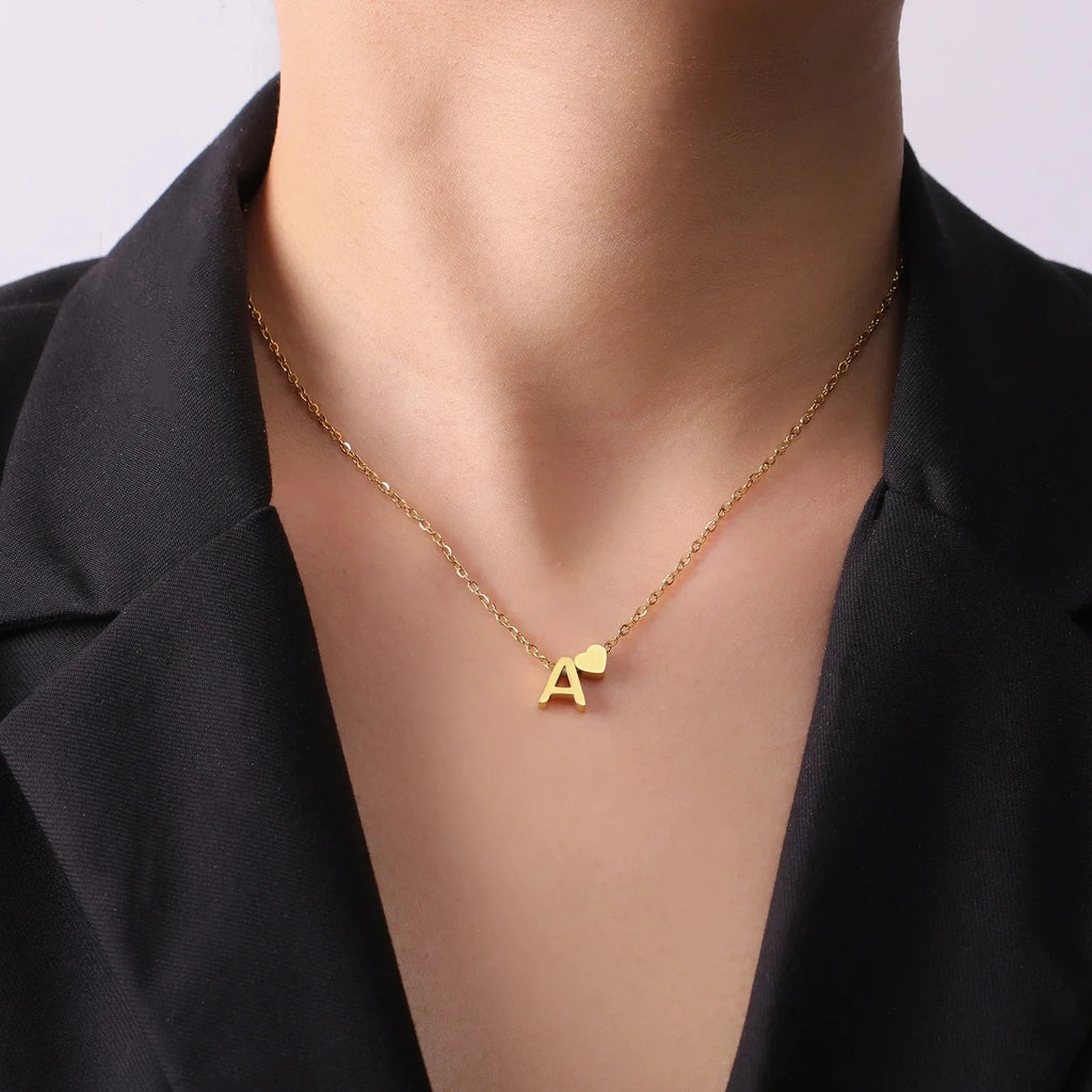 Minimalistische Initialen Halskette – A–Z Alphabet Edelstahl Choker für Frauen Shop Nory