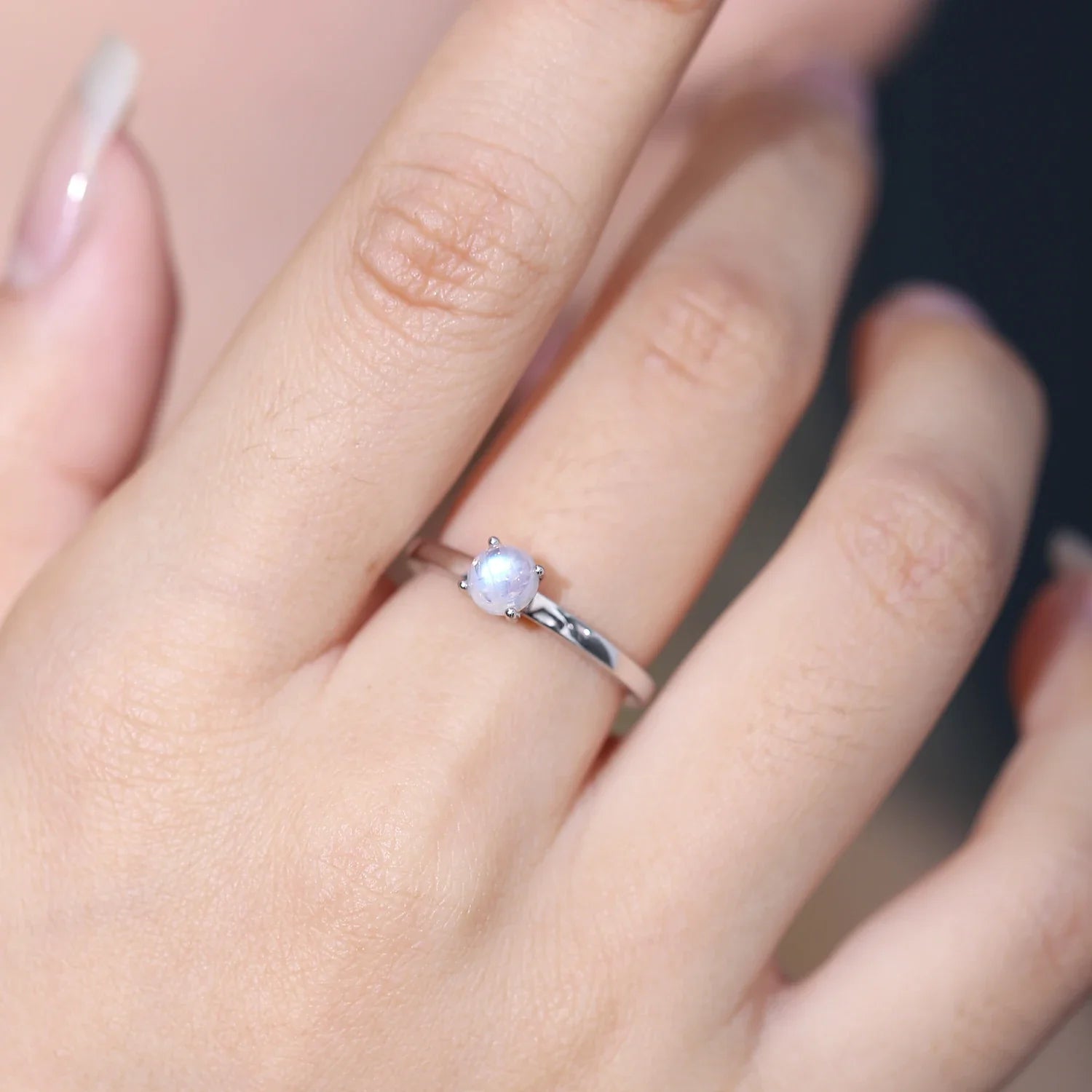 Ring aus natürlichem Mondstein, schlicht, minimalistisch und zierlich aus Sterlingsilber | Shop Nory