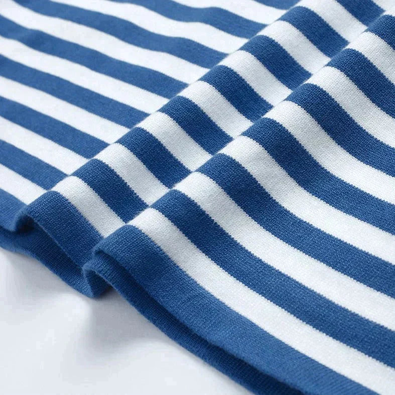 Elegantes Gestreiftes T-Shirt
