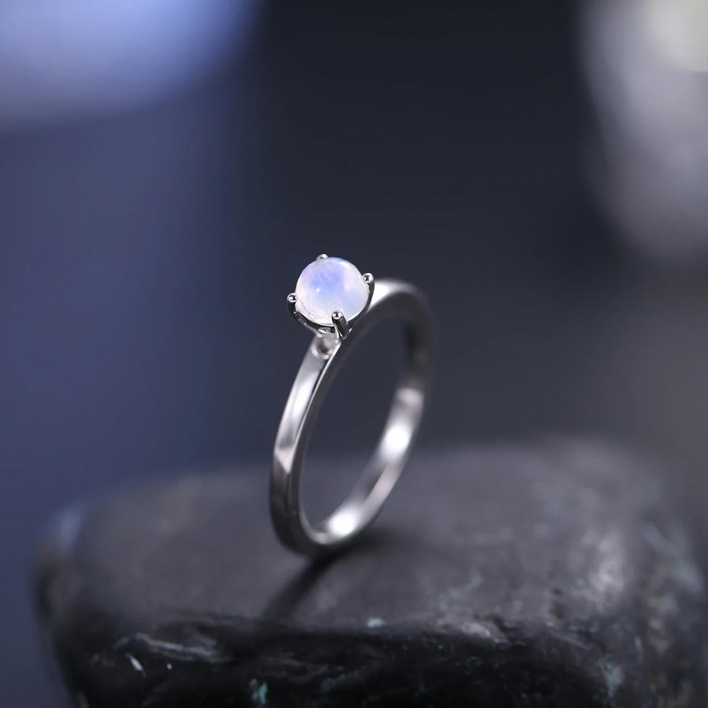 Ring aus natürlichem Mondstein, schlicht, minimalistisch und zierlich aus Sterlingsilber | Shop Nory