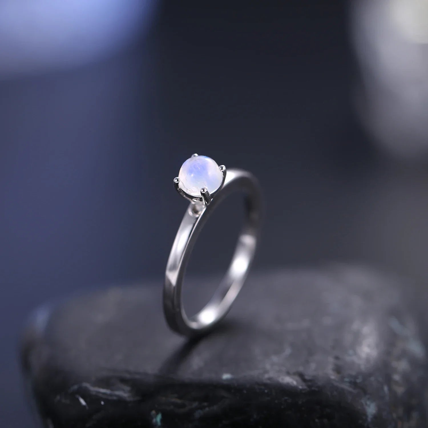 Ring aus natürlichem Mondstein, schlicht, minimalistisch und zierlich aus Sterlingsilber | Shop Nory