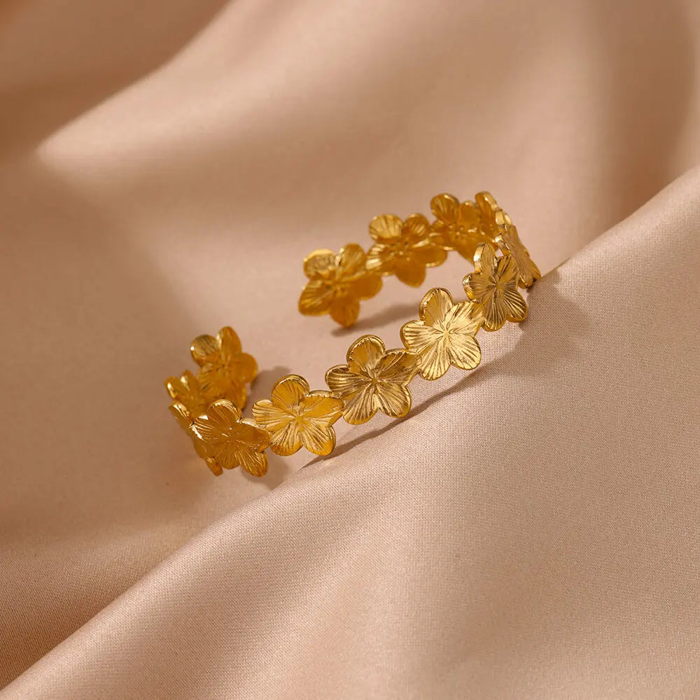 Vintage Floral Armreif – Goldfarbiger Edelstahl-Bangle für Frauen Shop Nory