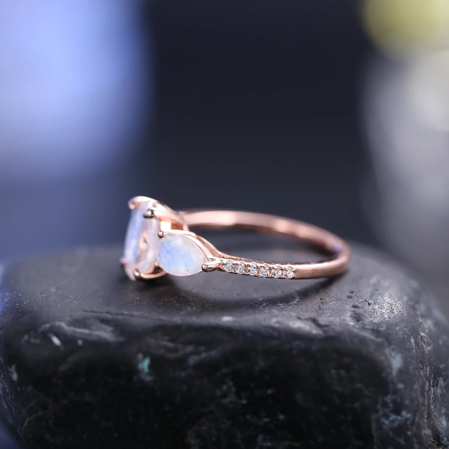 Drei-Steine-Ring mit natürlichen Mondsteinen Art Deco | Shop Nory