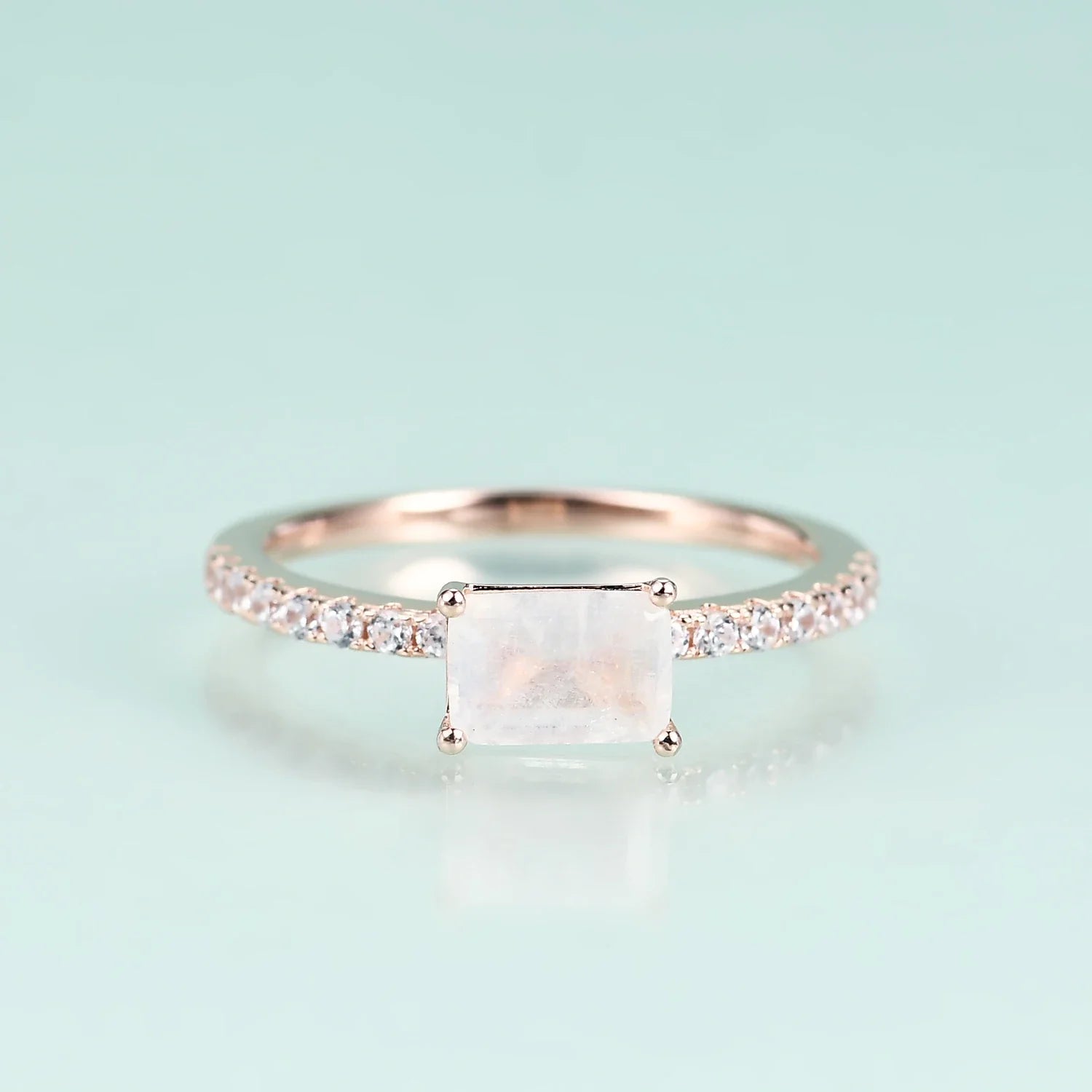 Einzigartiger Mondsteinring mit einem smaragdgrünen Mondstein aus Sterlingsilber | Shop Nory