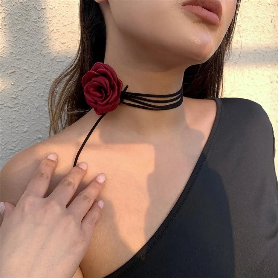 Romantische große Rosen Schlüsselbein Choker Halskette | Shop Nory