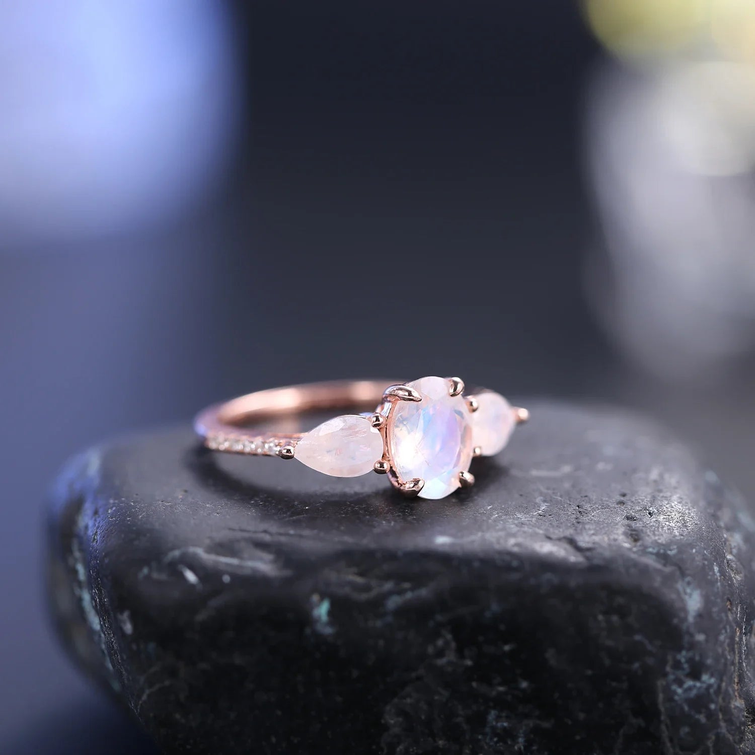 Drei-Steine-Ring mit natürlichen Mondsteinen Art Deco | Shop Nory