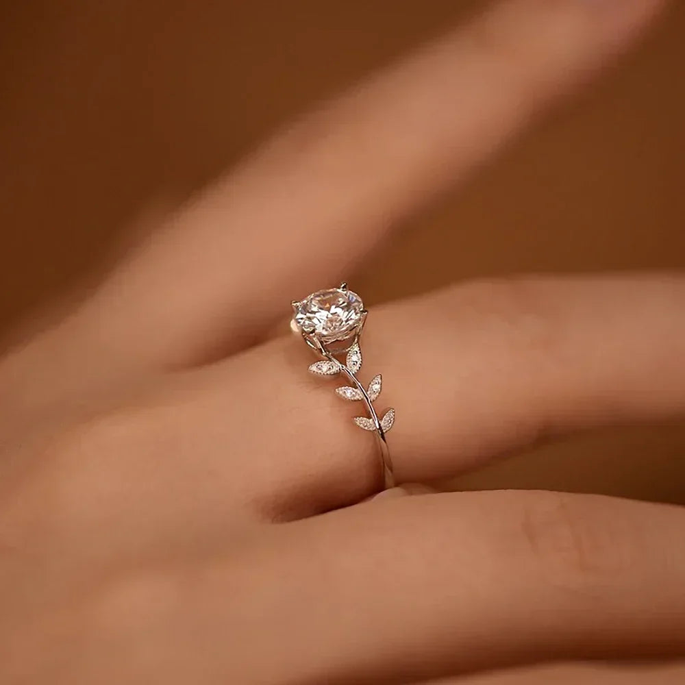 Exquisite 1CT Blatt Moissanit Verlobungsring aus Sterlingsilber | Shop Nory