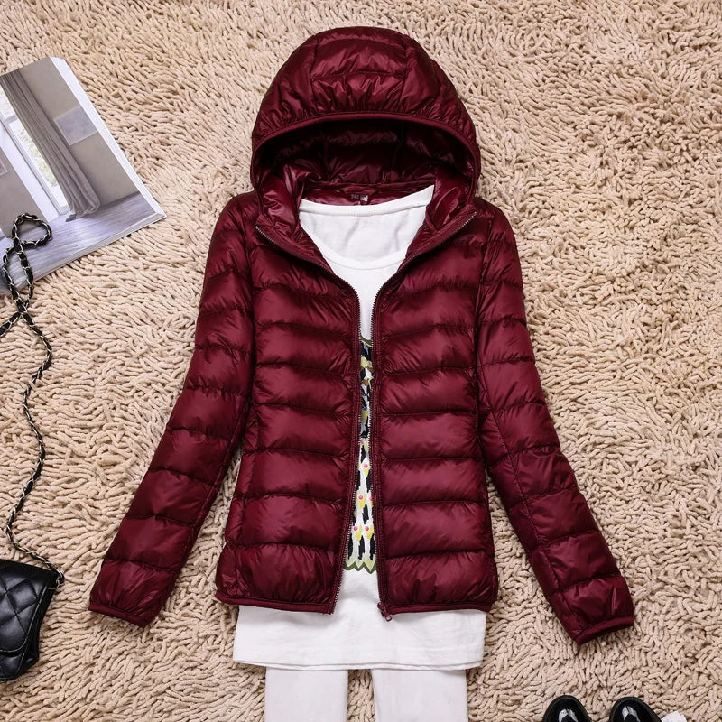ShopNory | Ultraleichte Damen Daunenjacke mit Kapuze