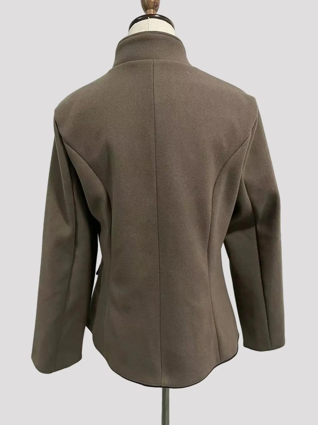 Damen Kurzjacke mit Mehrknopfleiste und Farbakzenten | ShopNory