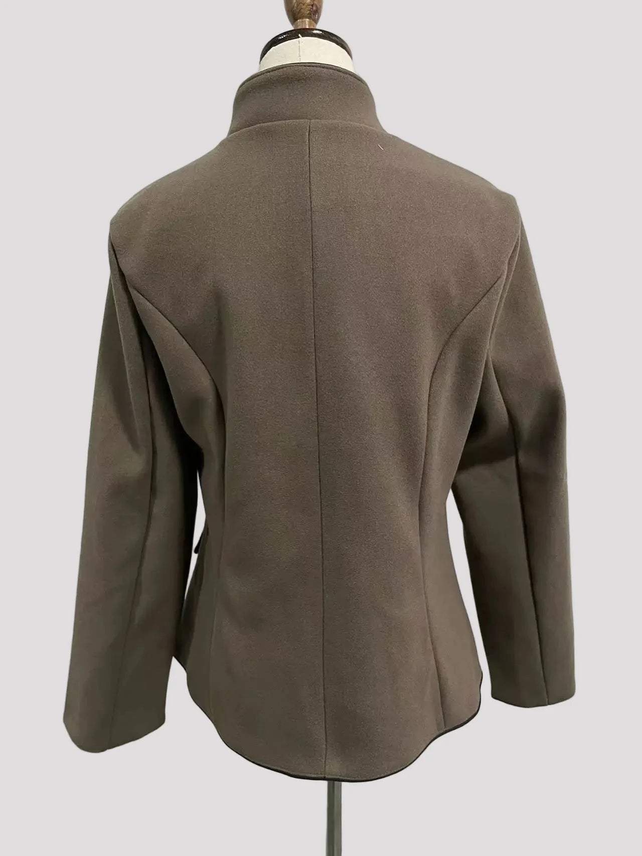Damen Kurzjacke mit Mehrknopfleiste und Farbakzenten | ShopNory