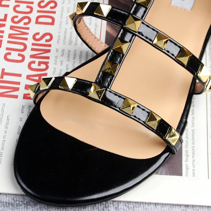 Sommer Damen Sandalen Frauen Lässige Flache Schuhe Schlicht Stil Mode Nieten Design Gehen und Einkaufen Große Größe
