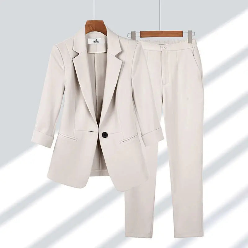 Zweiteiliger Luxusanzug mit Jacke und Hose
