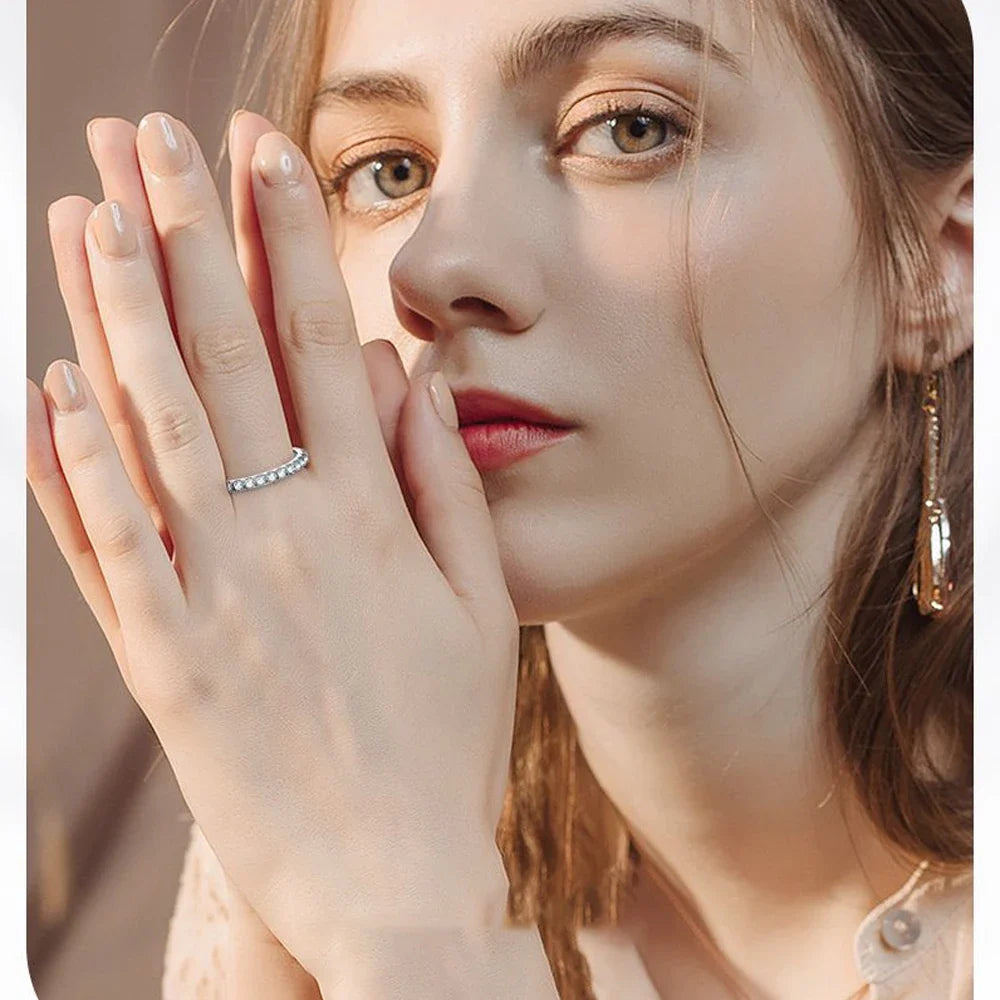 Exquisite Moissanite Ewigkeit Band - 18k Weißgold Luxus | Shop Nory