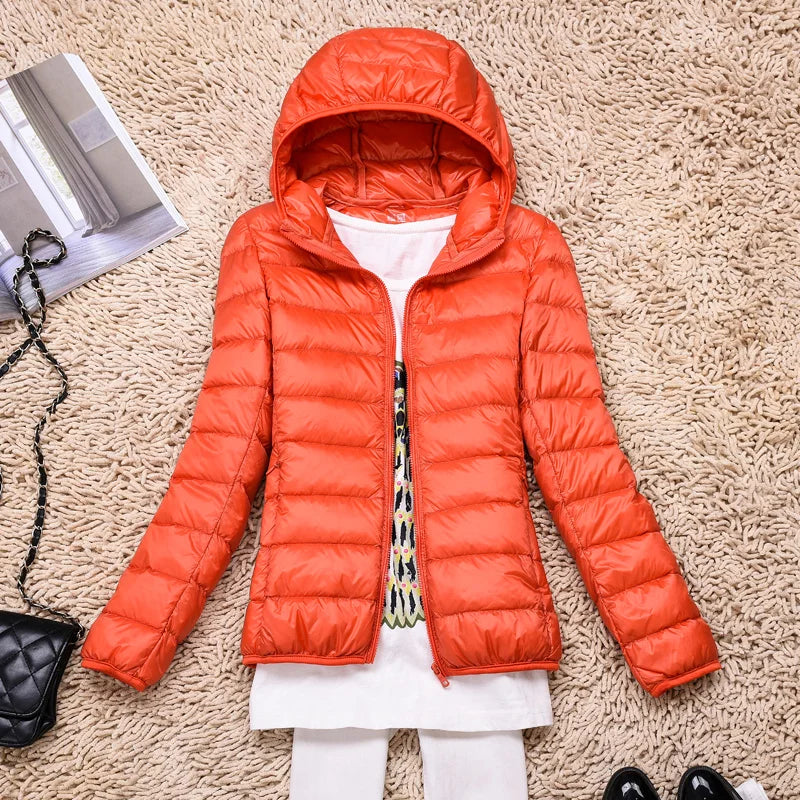 ShopNory | Ultraleichte Damen Daunenjacke mit Kapuze