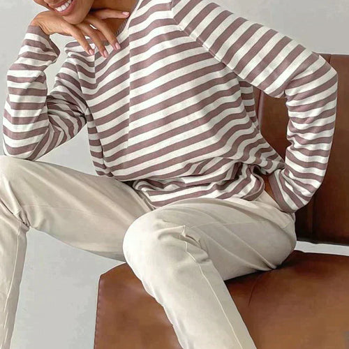 Elegantes Gestreiftes T-Shirt
