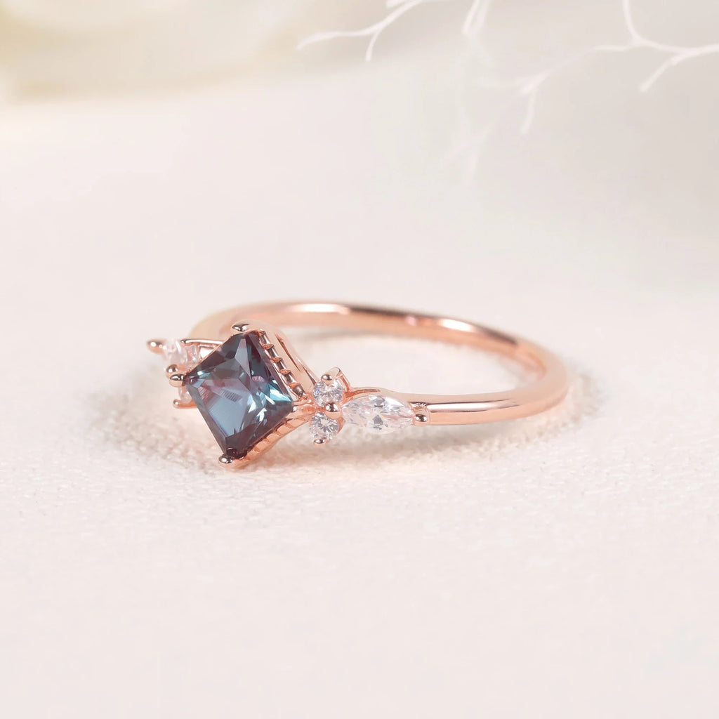 Roségoldener Alexandrit-Ring mit Farbwechsel | Shop Nory