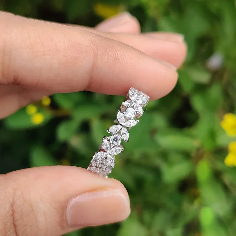 Strahlendes Moissanite Eternity Band aus S925 Silber | Shop Nory
